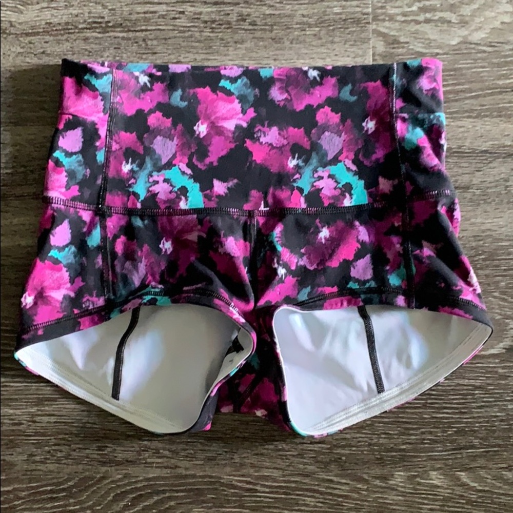 Lululemon 2” Wunder Under short